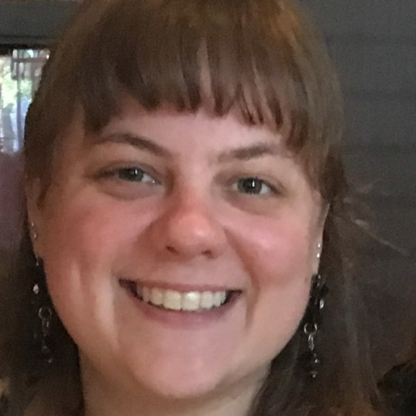 Elysa's headshot